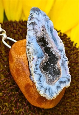 AVOCADO SEED NECKLACE WITH AGATE GEODE