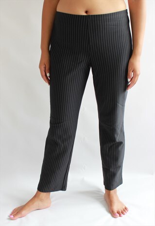 BLACK PIN STRIPE COLLOUTE