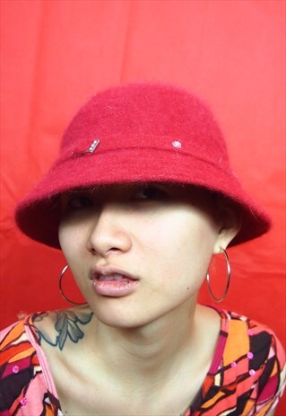 RED FLUFFY Y2K BUCKET HAT