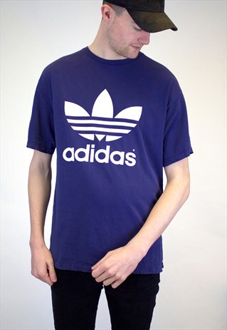 VINTAGE ADIDAS T-SHIRT.