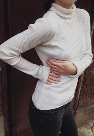 90S WHITE TURTLE NECK TOP