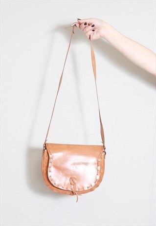 VINTAGE 1970'S TAN LEATHER STITCHED SHOULDER BAG