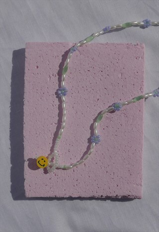 DAISY FAUX PEARL NECKLACE WITH SMILEY CLASP