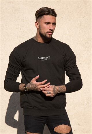 BLACK SWEATER WHITE PRINT