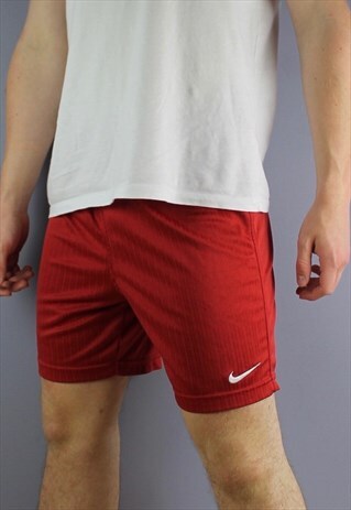 VINTAGE NIKE SHORTS IN RED WITH EMBROIDERED LOGO. ELASTIC WA