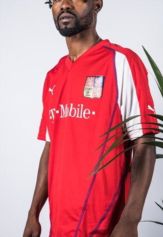 VINTAGE PUMA FOOTBALL T-SHIRT IN RED