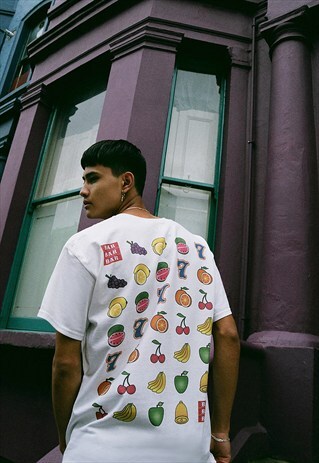 SHORT SLEEVED T-SHIRT IN WHITE WITH FRUITY CASINO SLOTS