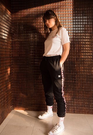 JOGGERS IN BLACK WITH LOGO LINES