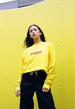 YELLOW SWEATSHIRT WITH PRINTED DBDNS 80S CASSETTE DESIGN