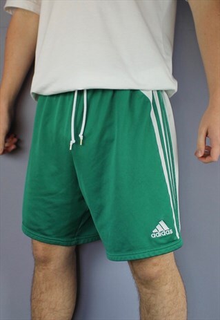 VINTAGE ADIDAS SHORTS IN GREEN WITH EMBROIDERED LOGO AND DRA