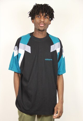 VINTAGE ADIDAS TSHIRT