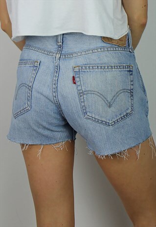 VINTAGE LEVI'S DENIM SHORTS W RED TAB BACK