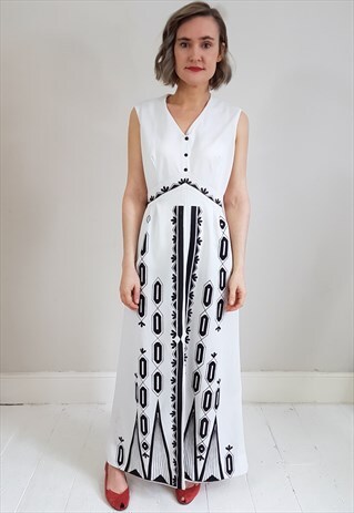 VINTAGE 70'S BLACK AND WHITE BOLD PRINT DRESS