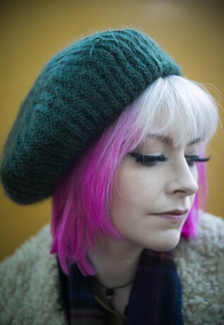 VINTAGE HAT KNITTED REVERSIBLE BEANIE HAT IN GREEN