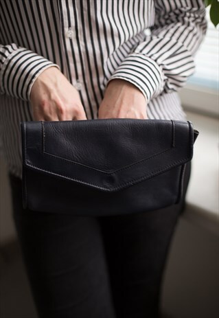 VINTAGE 70'S NAVY LEATHER CLUTCH
