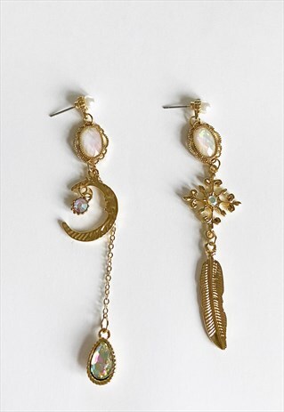 MOON AND STAR UNEVEN DANGLING STUD EARRING