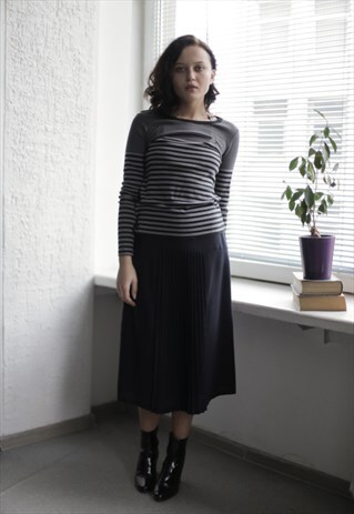 VINTAGE 80'S NAVY HIGH WAISTED PLEATED FRONT SKIRT