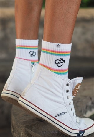 WHITE SOCKS WITH INSCRIPTION FREE PLANET AND RAINBOW LGBT