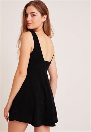 V-NECK DRESS - BLACK