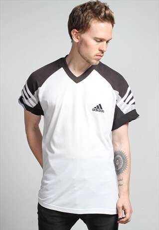 VINTAGE ADIDAS T-SHIRT
