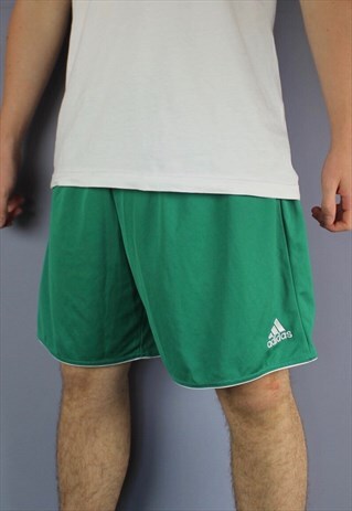 VINTAGE ADIDAS SHORTS IN GREEN WITH EMBROIDERED LOGO AND DRA