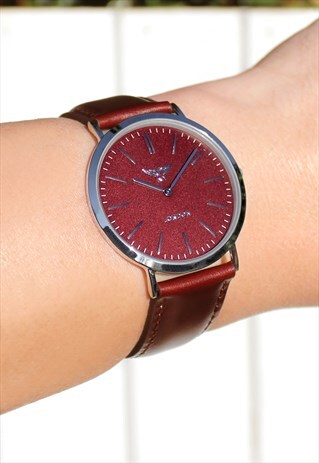 COMPACT SUPER SLIM SILVER LEATHER WATCH