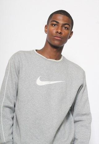 VINTAGE NIKE SWEATSHIRT