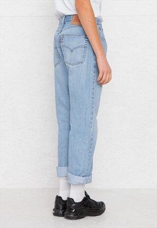 VINTAGE LIGHT BLUE LEVI'S 521 02 FIT DENIM JEANS