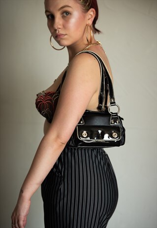 90S VINTAGE GLOSSY BLACK SMALL HANDHELD BAG, WHITE STITCHES