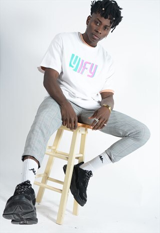 GRAPHIC PRINTED LOGO T-SHIRT IN WHITE