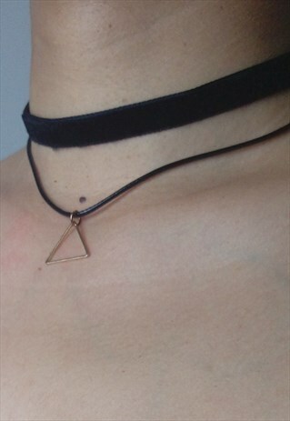 BLACK CHOCKER WITH TRIANGLE NECKLACE