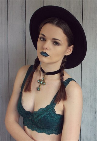 VELVET CROSS CHOKER