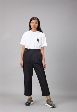 BELTED PEG TAPERED TROUSER IN BLACK