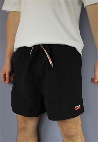 VINTAGE REEBOK SHORTS IN BLACK WITH POCKETS, EMBROIDERED LOG