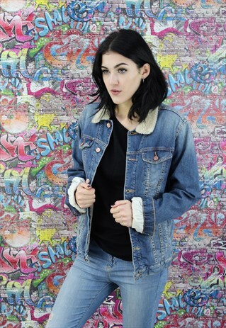 VINTAGE 80S LIGHT BLUE SHERPA FLEECE LINED DENIM JACKET.