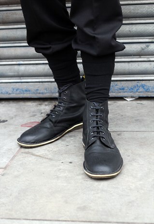 VINTAGE DR MARTENS LACE UP BOOTS