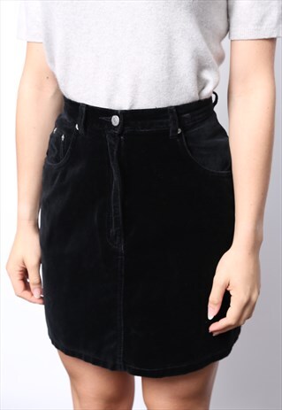 VINTAGE 90S BLACK VELVET MINI SKIRT