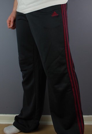 VINTAGE ADIDAS JOGGERS IN GREY WITH EMBROIDERY