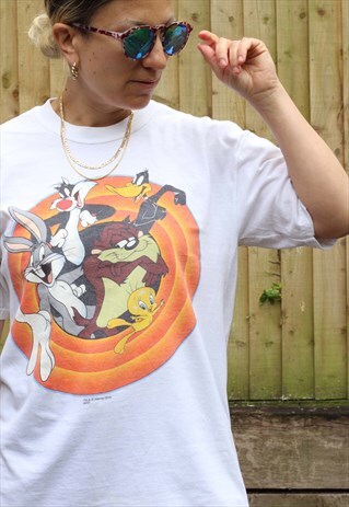 VINTAGE 2003 DATED LOONEY TUNES T SHIRT IN WHITE