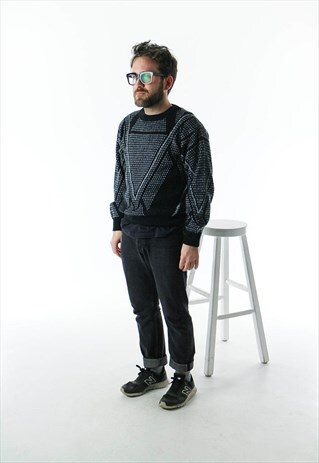 BLACK AND WHITE ABSTRACT SWEATER / RETRO GEOMETRIC KNITTED S