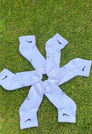 WHITE NIKE ANKLE SOCKS