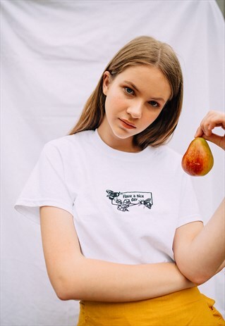 EMBROIDERED HAVE A NICE DAY BEE WHITE T-SHIRT