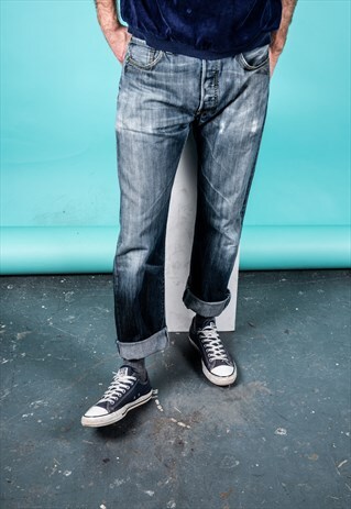 VINTAGE LEVI'S 501 JEANS IN BLUE WITH RIPS