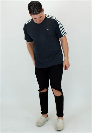 VINTAGE ADIDAS T-SHIRT