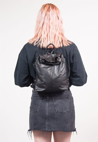 90'S VINTAGE FAUX LEATHER BLACK BACKPACK RUCKSACK