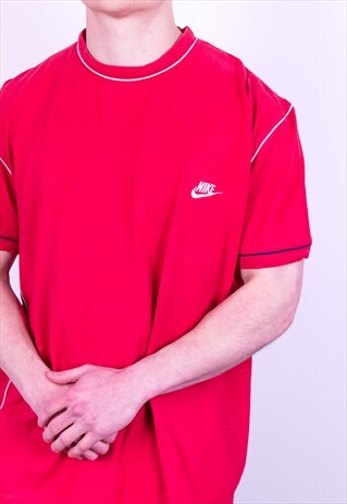 VINTAGE NIKE T-SHIRT IN RED
