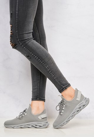 RASCASSE KNIT STRETCH LACE UP TRAINER IN GREY
