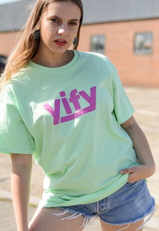 OVERSIZED T-SHIRT IN MINT WITH GRAPHIC PRINT.
