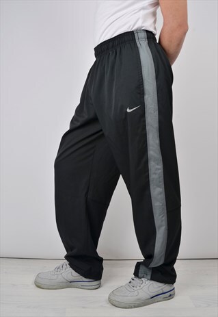 VINTAGE NIKE TRACKSUIT BOTTOMS IN BLACK