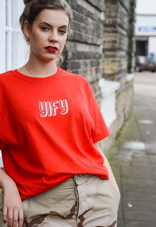 SHADOW LOGO OVERSIZED T-SHIRT IN RED.